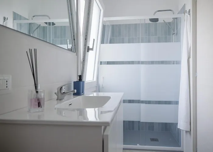 Mancaversa, Delle Rose E Del Mare *